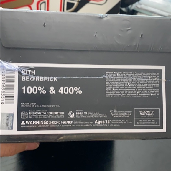 Kith x Bearbrick 100% & 400% - Picture 3 of 6
